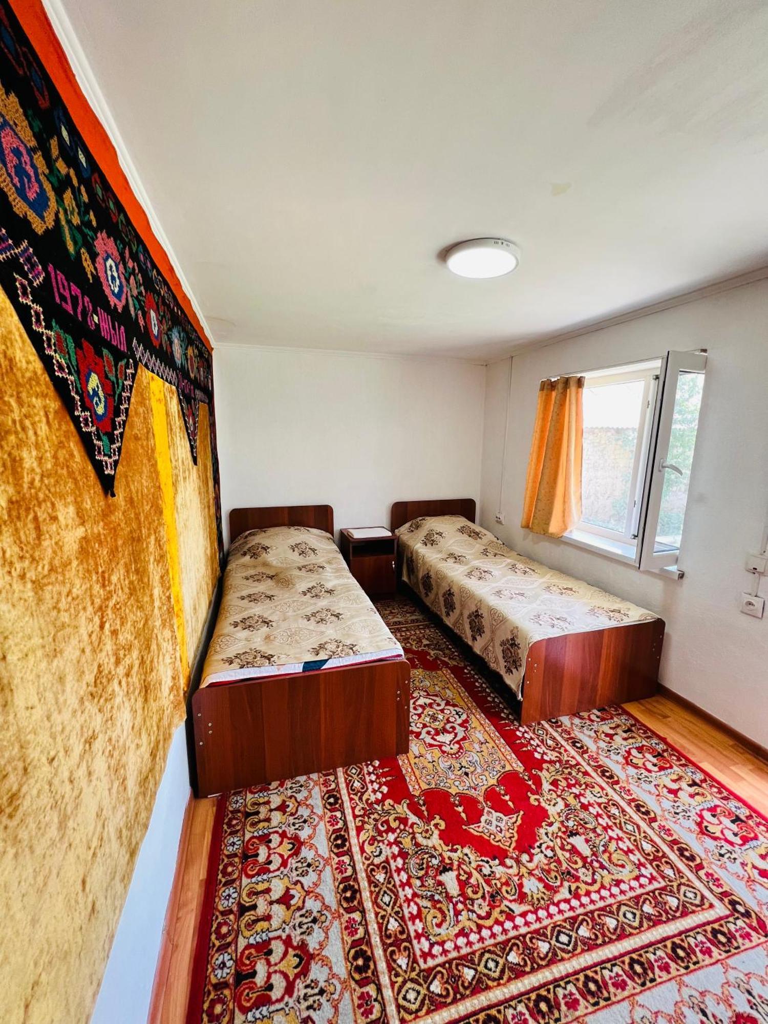 Guest House Kagan Toktogul ภายนอก รูปภาพ